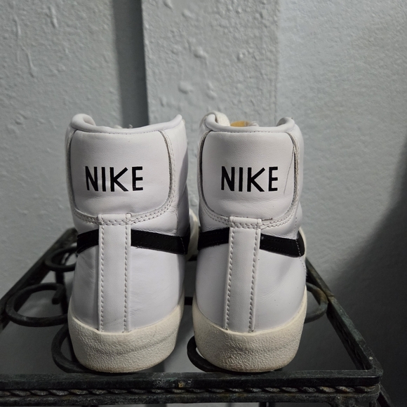 Women's Blazer Mid '77 Sneakers - Picture 4 of 6